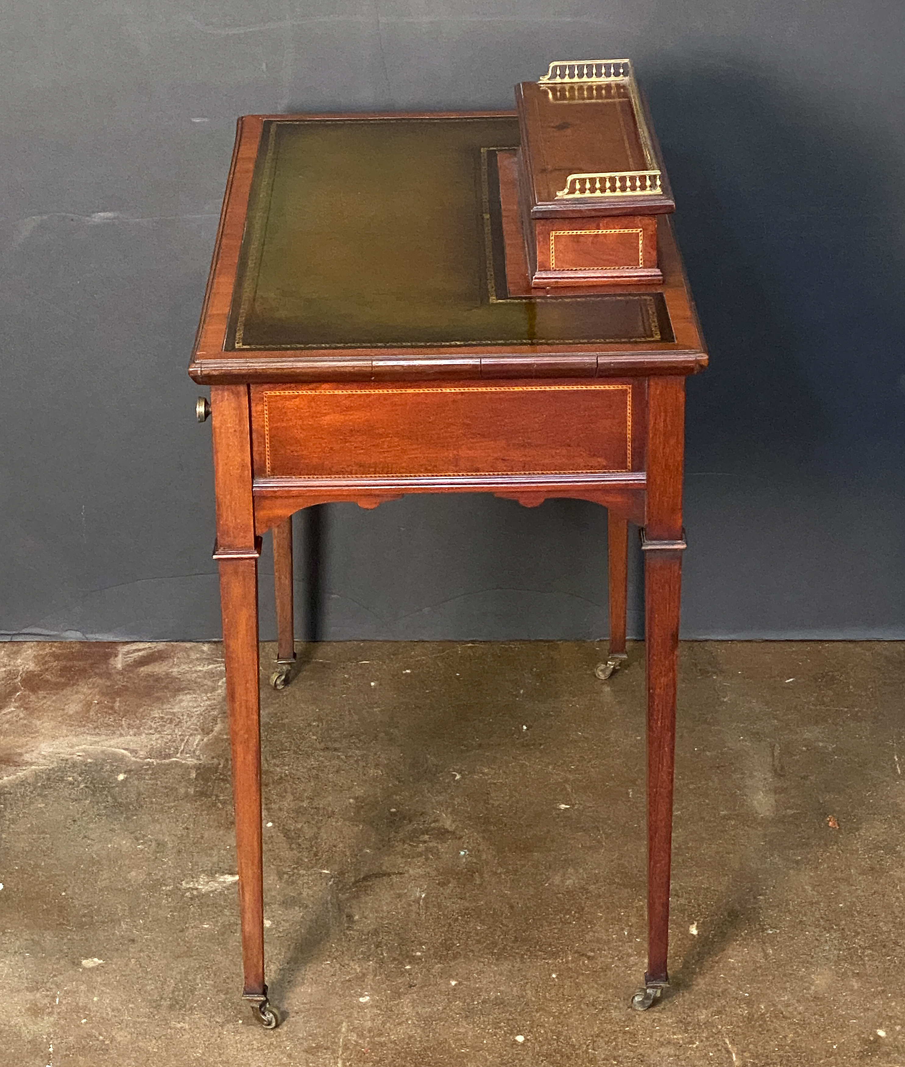 x1184_leather_top_mahogany_desk_48