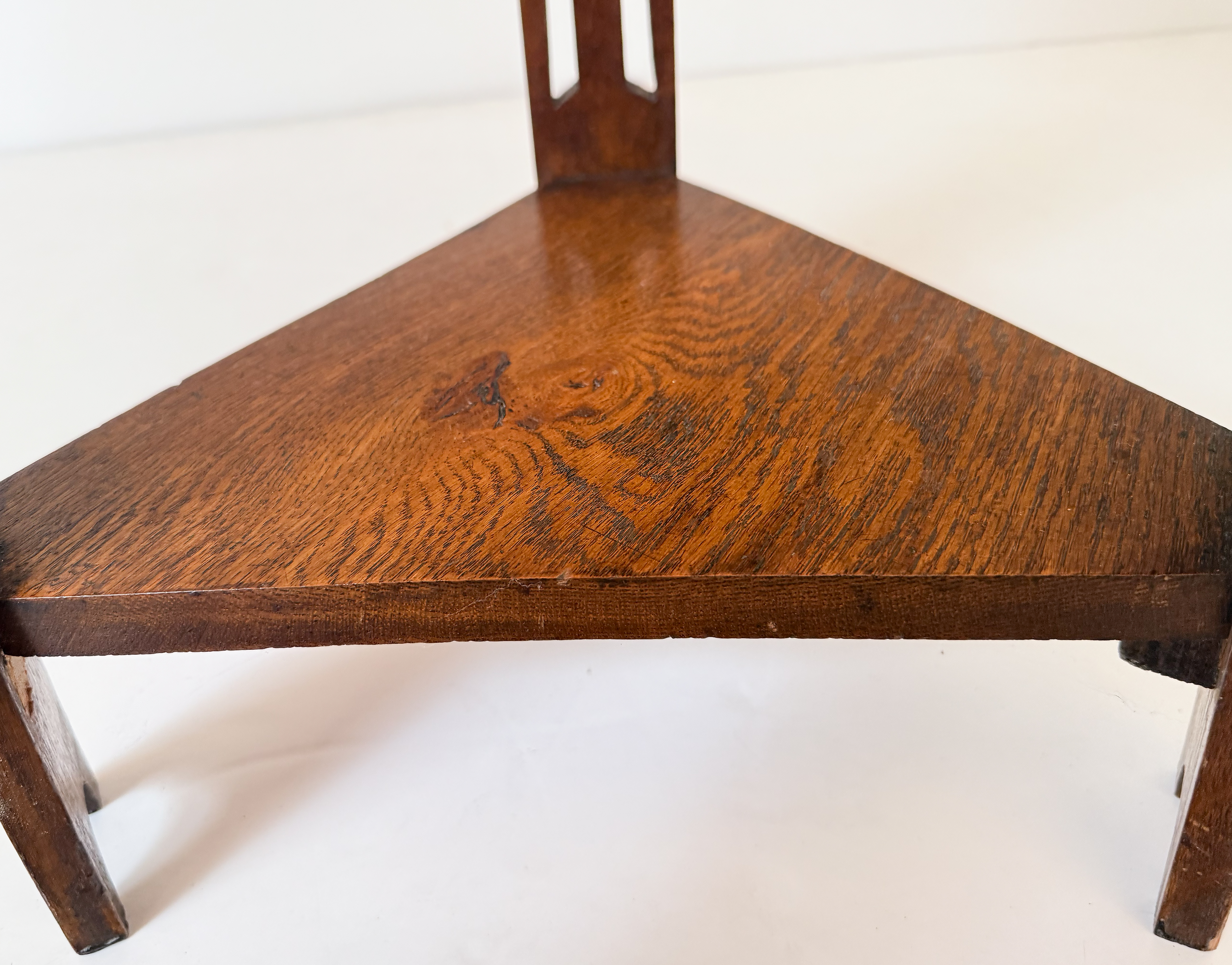 z2048_arts_crafts_table_edited_12